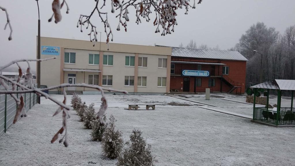 Viesu Maja Ezerkalns Hotel Krāslava Екстериор снимка
