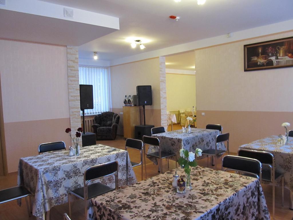 Viesu Maja Ezerkalns Hotel Krāslava Екстериор снимка