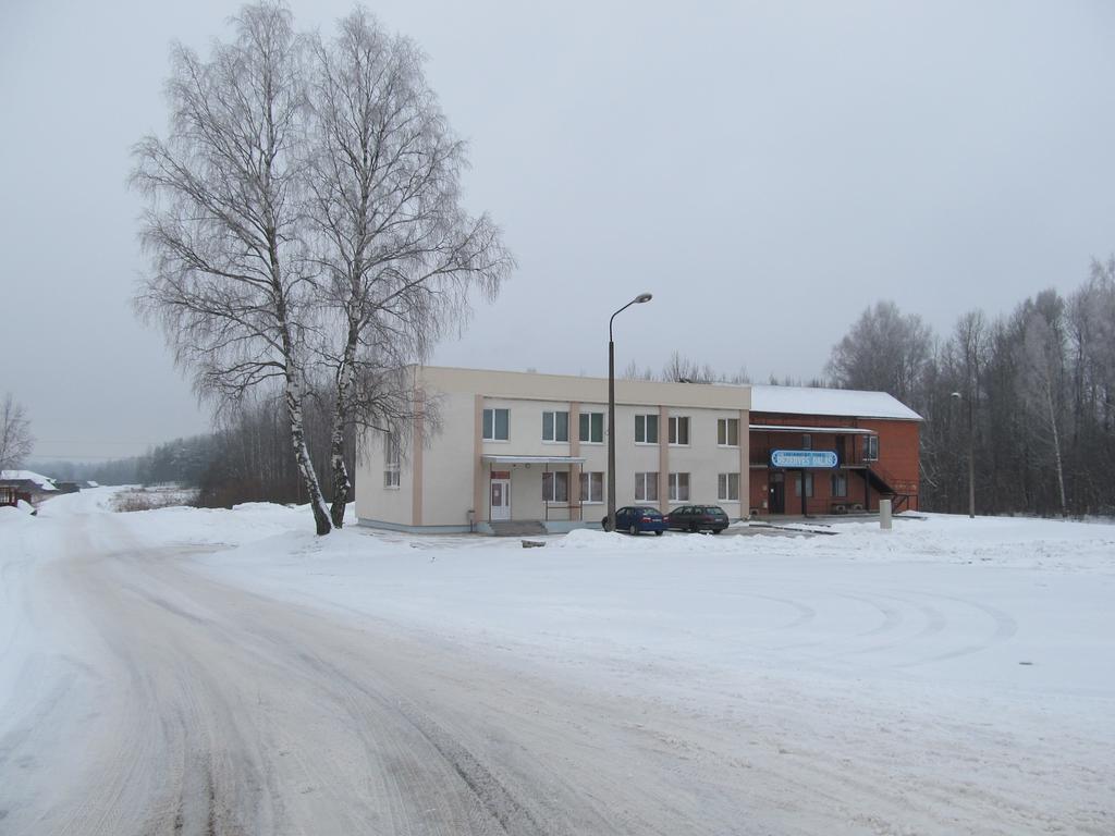 Viesu Maja Ezerkalns Hotel Krāslava Екстериор снимка