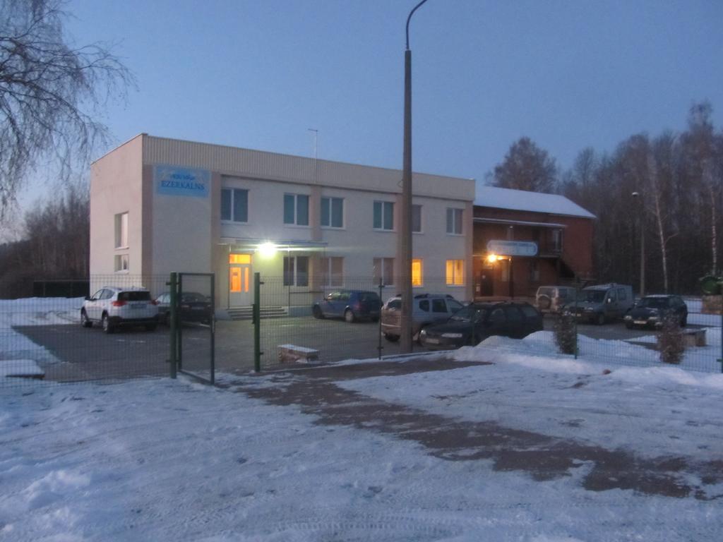 Viesu Maja Ezerkalns Hotel Krāslava Екстериор снимка