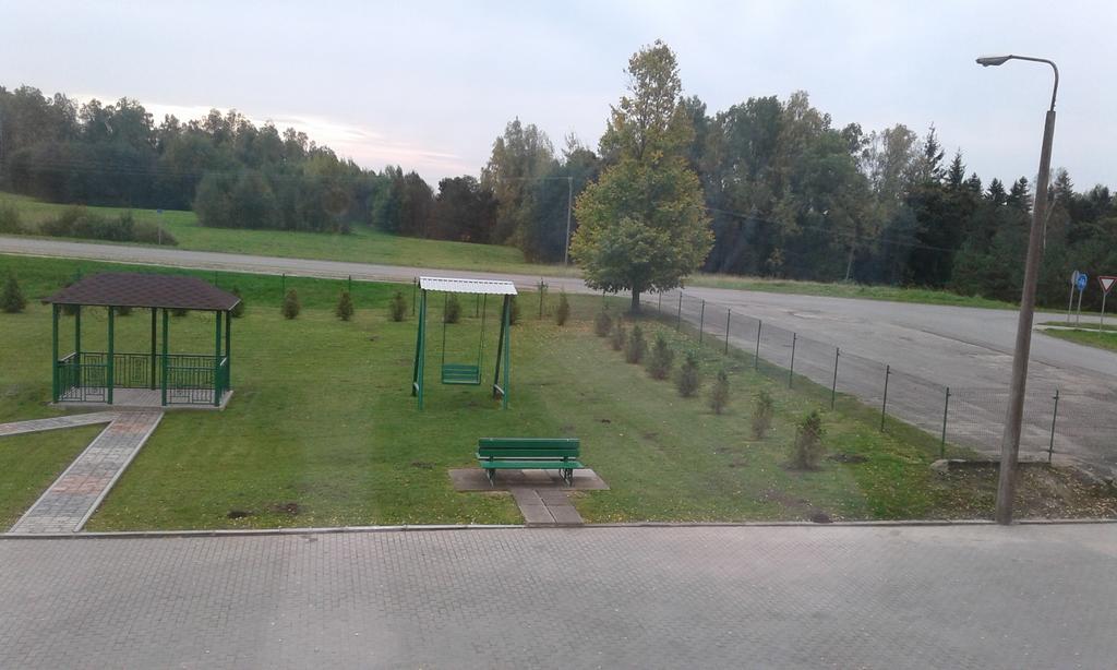 Viesu Maja Ezerkalns Hotel Krāslava Екстериор снимка