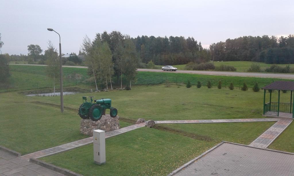 Viesu Maja Ezerkalns Hotel Krāslava Екстериор снимка